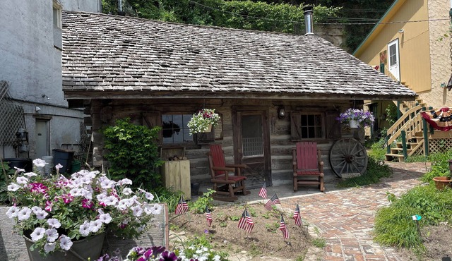 Historic Sadie's Log Cabin
