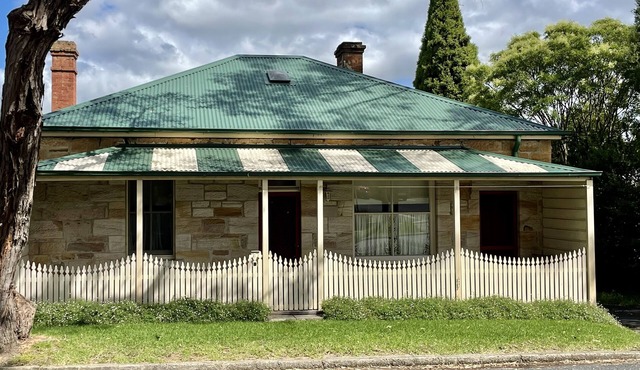 Historic Sandstone cottage fully appointed for all needs & pet friendly as well