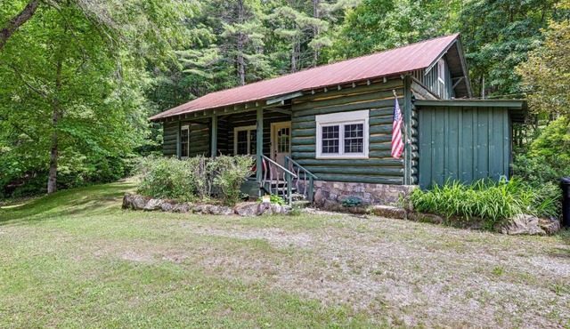 Historic Sapphire Cabin w/Porch, Updated Interior