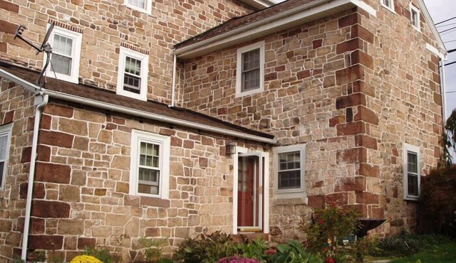 Historic Schoeneck Hotel B&B