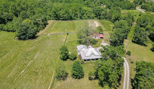 Historic Shoal Creek Acres Farmhouse - Cedar Creek Rentals LLC