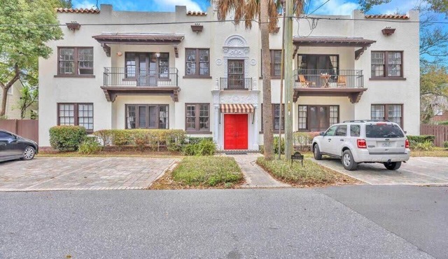 Historic SidexSide Apt-Blocks from Shoppes of Avon