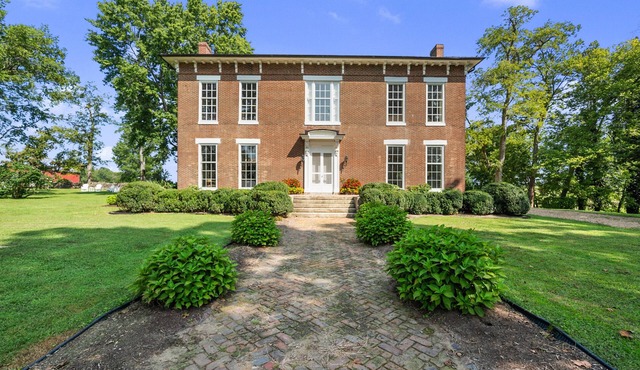 Historic Simmstown Manor Located on Bourbon Trail