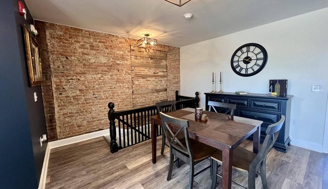 Historic Skylight Studio - 1 Bedroom Apartment