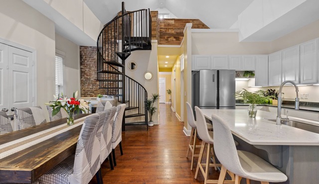 HISTORIC SOUTHERN RETREAT 6 MINUTES TO DOWNTOWN & BROADWAY