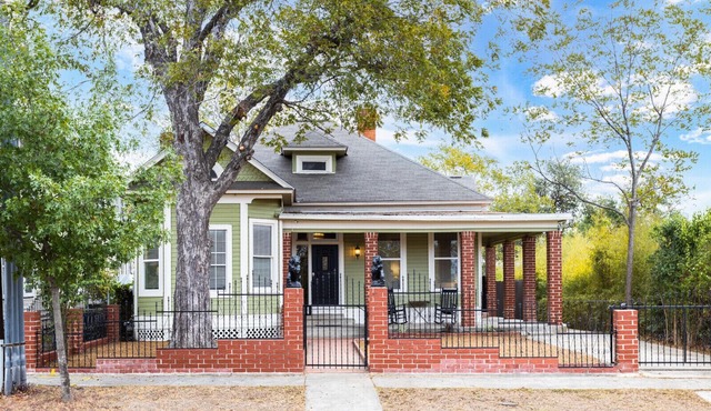 Historic Southtown Gem - Walk Along the River