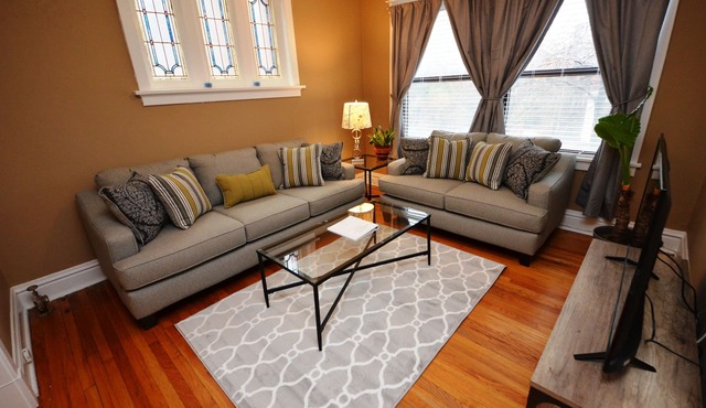 Historic Southwest Gardens Neighborhood, Convenient To Everything, King Bed (2E)