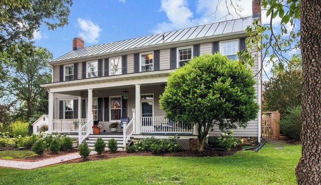Historic spacious home in the heart of Upperville, VA