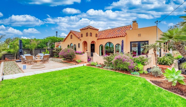 Historic Spanish Home - Walk to the Beach, Restaurants and Shopping!