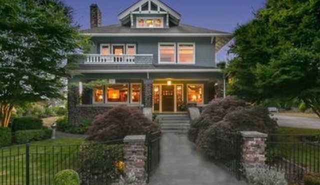 Historic Speak Easy Wine Cellar and Movie Theatre Guest Room