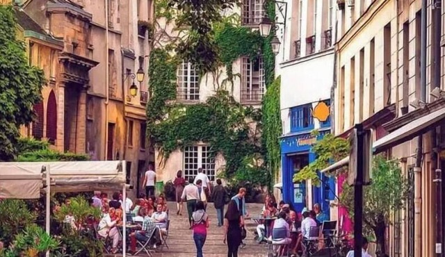 Historic Splendour in Le Marais – A Rare 5-Bedroom Parisian Apartment