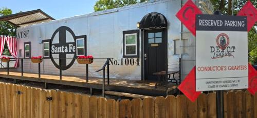 Historic Stay in Santa Fe Railcar - Depot Lodging