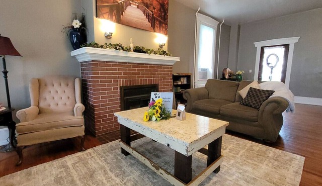 Historic Stay Near Sight & Sound, Shopping & Cafe