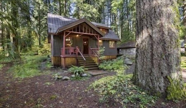 Historic Steiner log cabin on Mt Hood