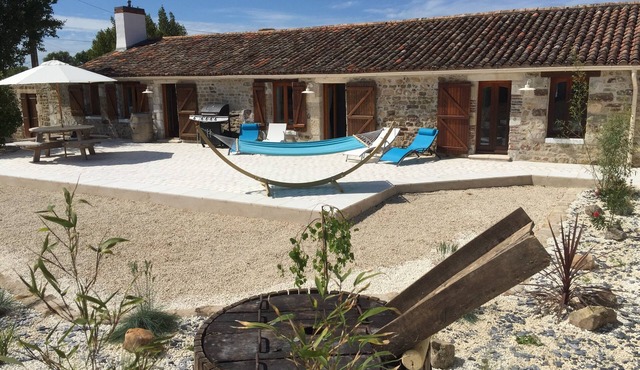 Historic Stone Built 4 Bedroom Farmhouse. Close to beaches and adventure parks.