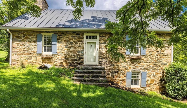 Historic Stone Farmhouse 15Acres