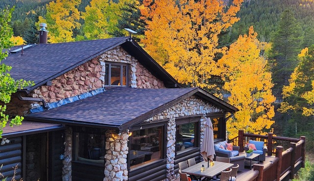 Historic Stone Mountain Lodge with Private Pond - convenient and secluded
