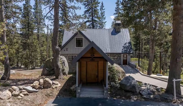 Historic Stone Villa - Donner Summit - Ski, Hike & Climb - Sauna - EV Charger