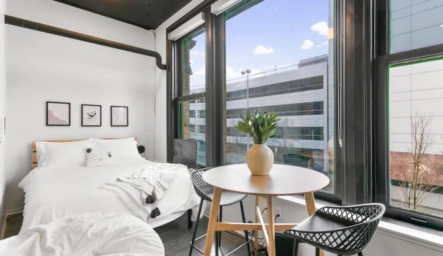 Historic Studio w/Lux Mattress Walk 2 Everything!