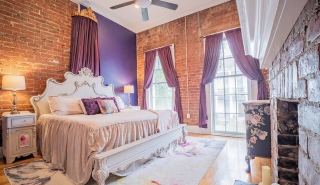 Historic Stylish Townhouse | Steps to Streetcar