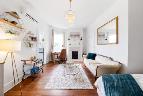 Historic Suite - Near Mercer University and Downtown