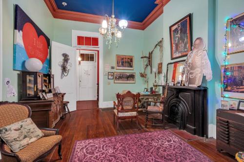 Historic suite w balcony & garden views