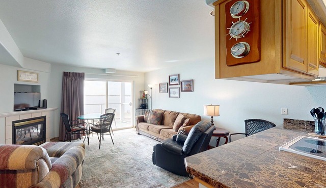 Historic Taft District condo with dazzling bay views fireplace and washer dryer