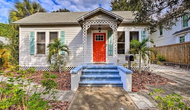 Historic Tarpon Springs Abode ~ 3 Mi to Beach