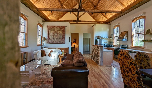 Historic Thomas Chapel house - Half mile from Downtown Boone