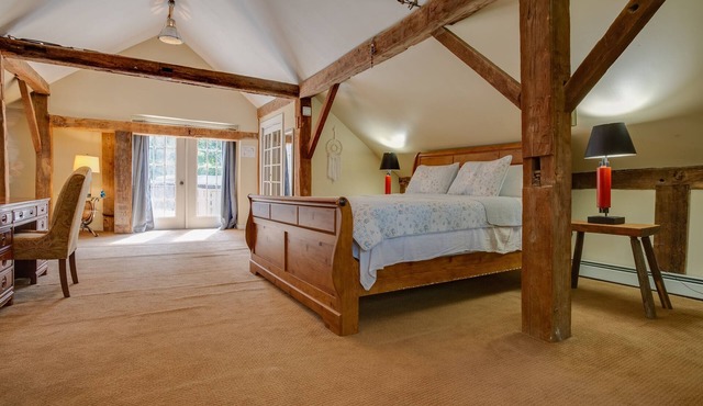 Historic Toad Hall Carriage House 200 acres w pool