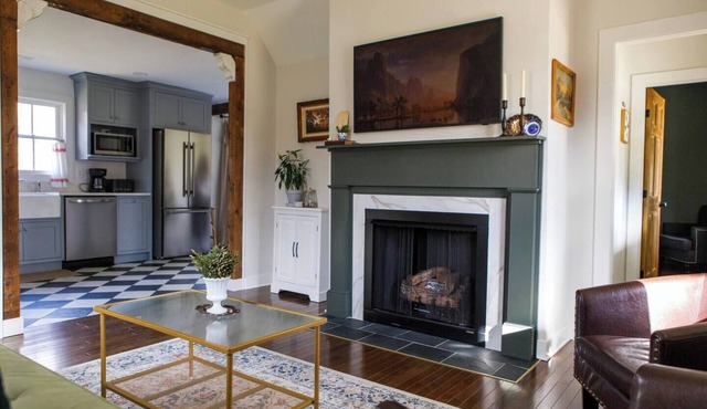 Historic Train House: Sauna, Spa shower, gas fireplace, disc golf