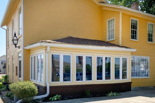 Historic Troy Home Close to Shops with Fire Pit