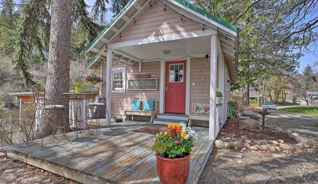 Historic Twisp Cottage - Mountain & River View!