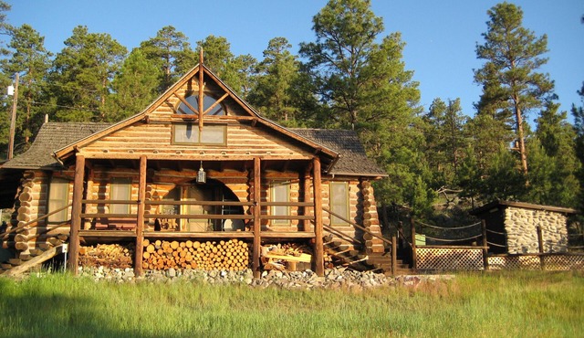 Historic Unique 1890's Log Cabin At Canyon Ferry Lake, pet friendly