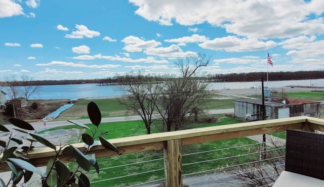 Historic Updated in the Heart of Grafton, IL - Sleeps 16!