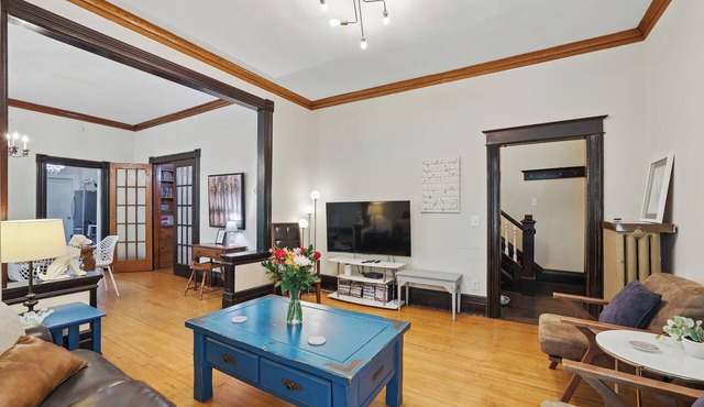 Historic Victorian for Large Groups 18 Beds Walk to Bars & Coffee
