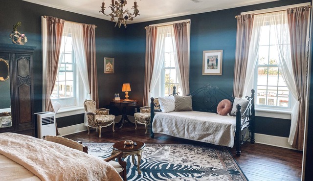 Historic Victorian hotel in the heart of small town getaway!