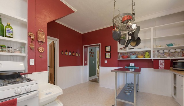 Historic Victorian House in the Heart of downtown Astoria
