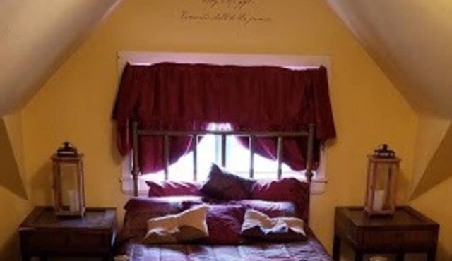 Historic Victorian Inn South Loft