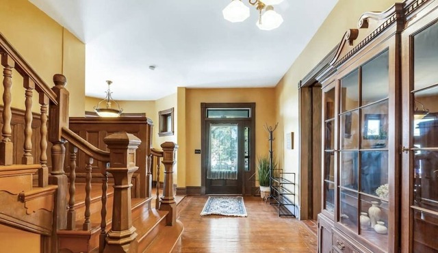 Historic Victorian | Lafayette Square | 2 Bedroom