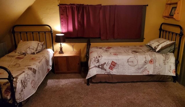 Historic Victorian Inn North Loft