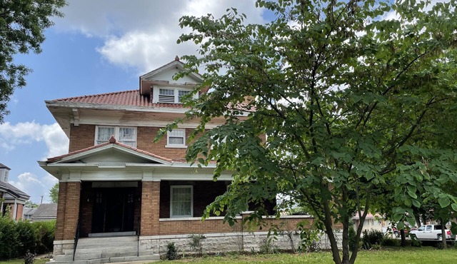 Historic Walnut Street Huge Home 8 bedrooms 4 bath