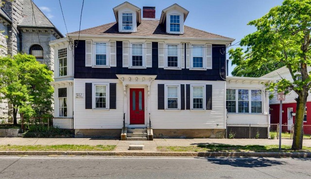 Historic Warren Vacation Rental Walk to Beaches!