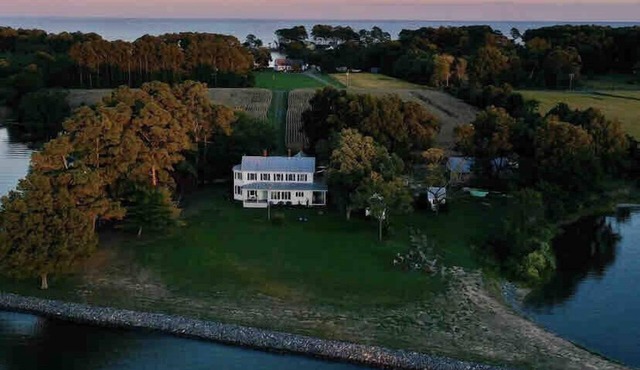 Historic Waterfront Farmhouse, Private Beach Access