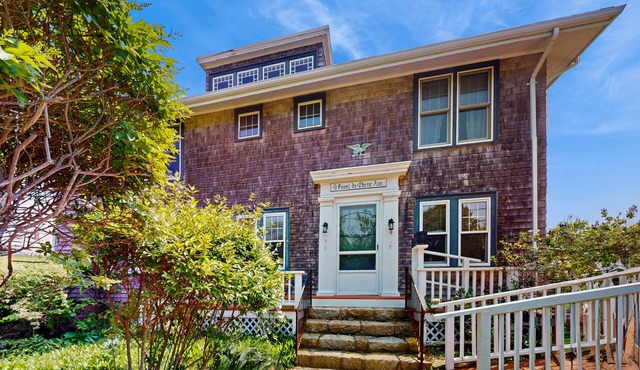 Historic waterfront home w/a sun room, ocean views, dog-friendly