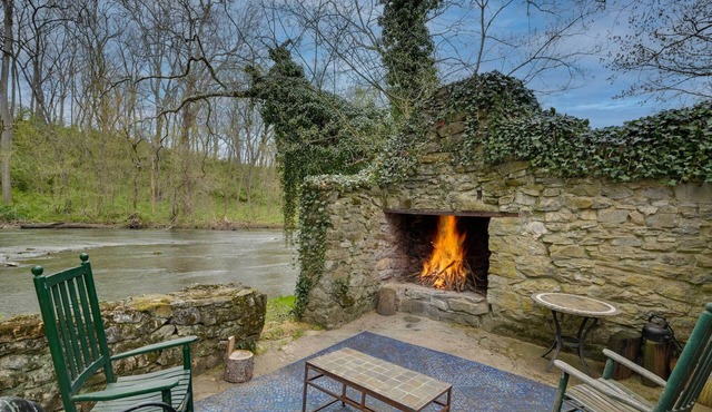 Historic Waterfront Retreat w/Grill in Hagerstown