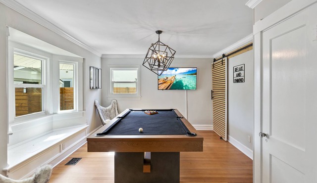 Historic Waterfront 3/2 With Yard & Soaking Tub