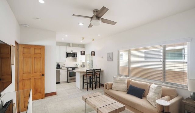 Historic West Beach Apartment — 2 blocks to the Beach