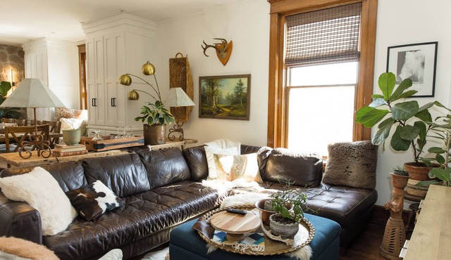 Historic Weston Loft w/Balcony - Walk to Shops - Sleeps 6 - Downtown Views