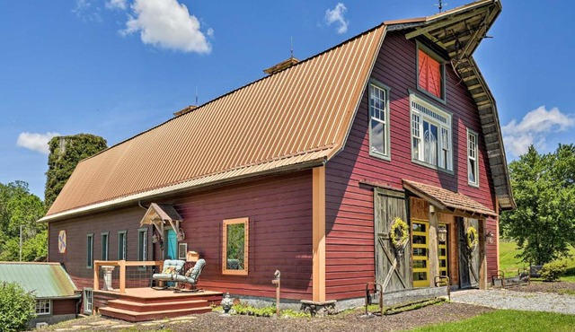 Historic Winston-Salem Guest Barn on Farm!